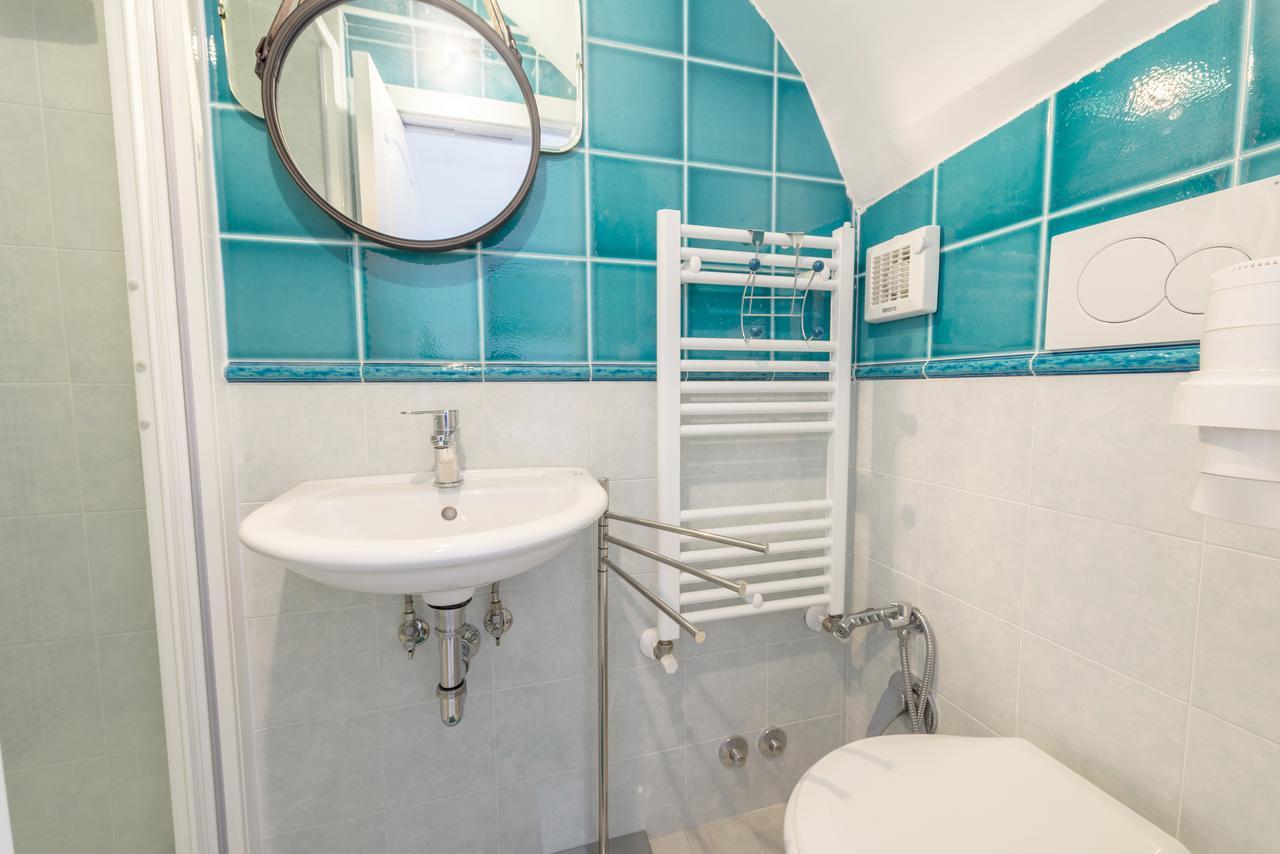 Villino Emanuele Bed and Breakfast Santa Marinella Exteriör bild